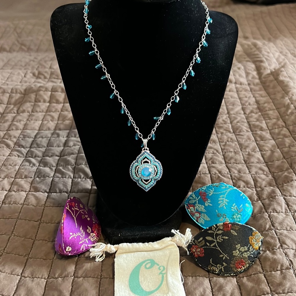 Beautiful Origami Owl locket with matching necklace